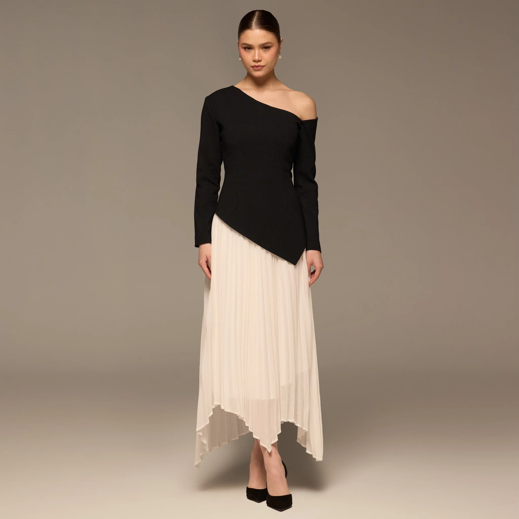 Black & White One-shoulder Crepe Dress With Pleated Skirt - Image 2