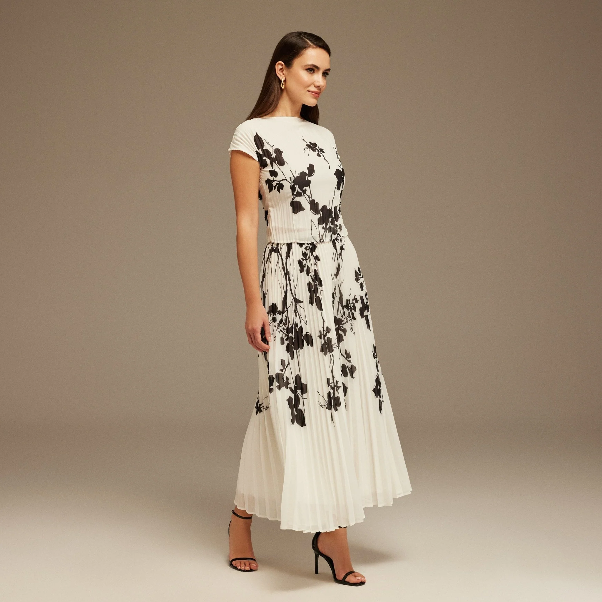 Cap Sleeve Turtle Neck Printed Top and Skirt Set - Image 2