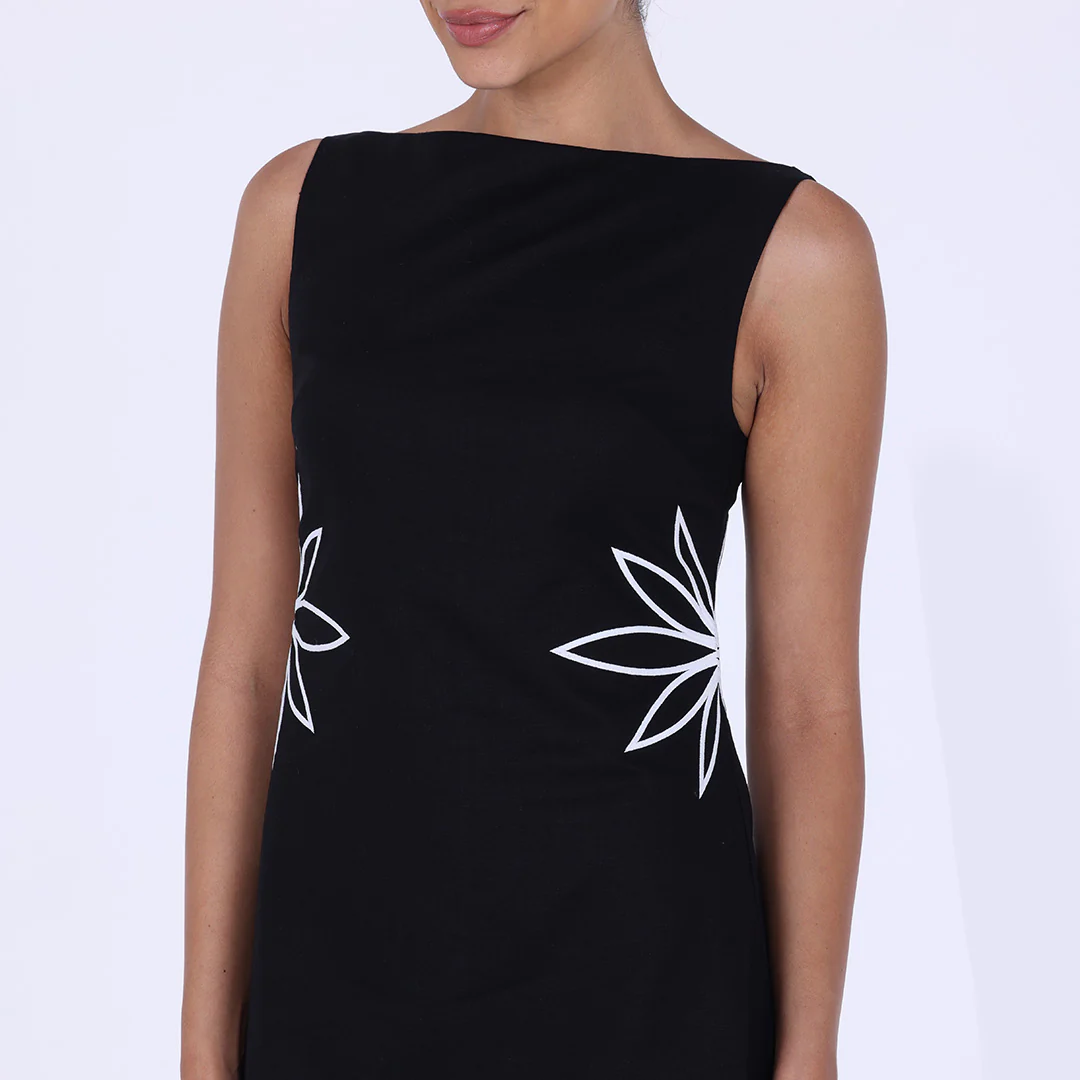 Sleeveless A-line midi dress with waist embroidery - Image 7