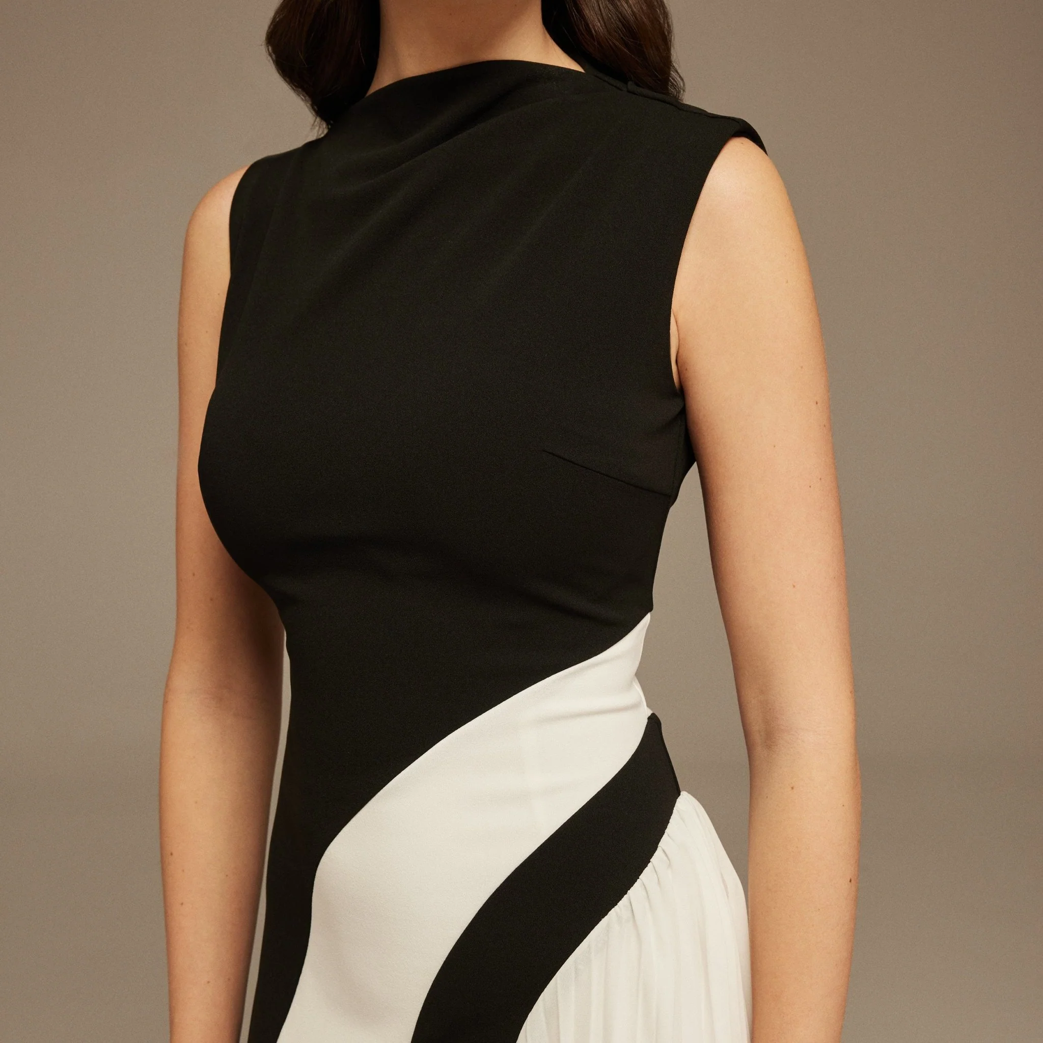 Sleeveless Crepe And Chiffon Dress - Image 3